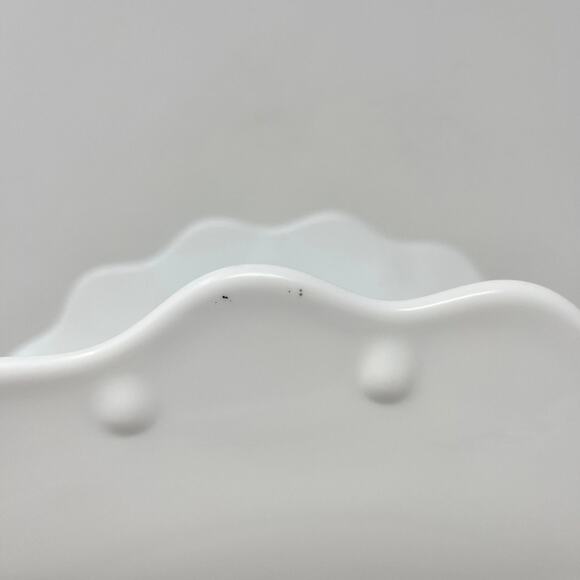 Vintage Indiana Glass Teardrop White Milk Glass Banana Stand‎ Centerpiece 1950s - Picture 6 of 7